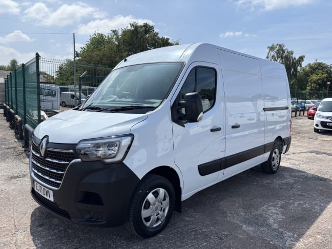 2025 Renault Master