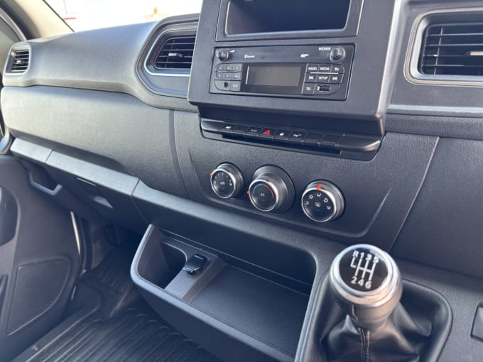 2025 Renault Master