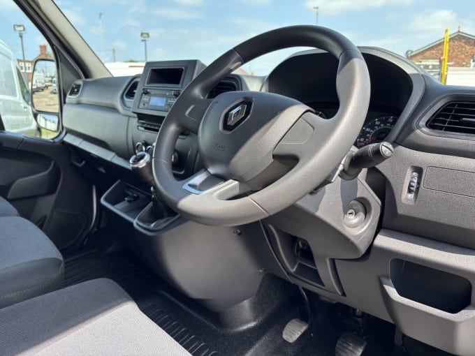 2025 Renault Master