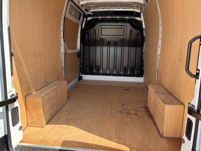 2025 Renault Master