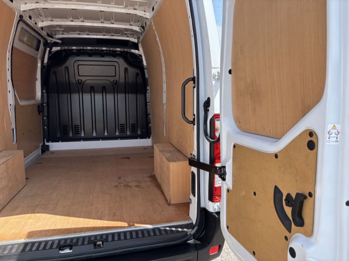 2025 Renault Master
