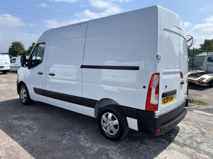 2025 Renault Master