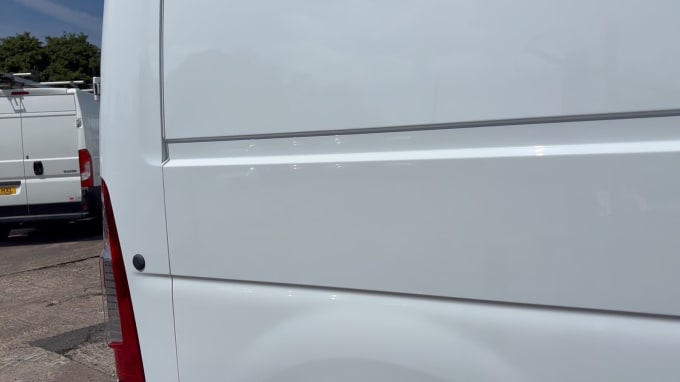 2025 Renault Master
