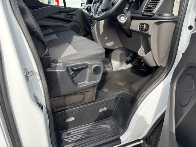 2025 Ford Transit Custom