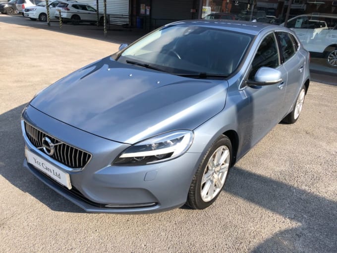 2024 Volvo V40