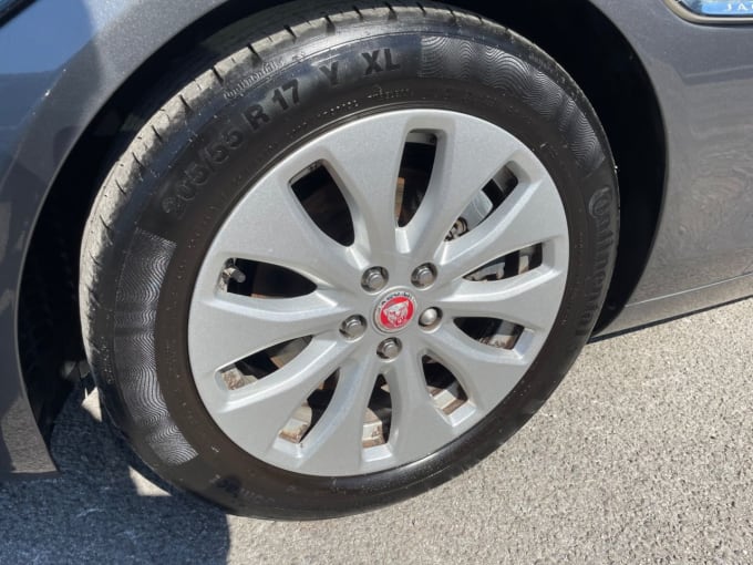 2025 Jaguar Xe