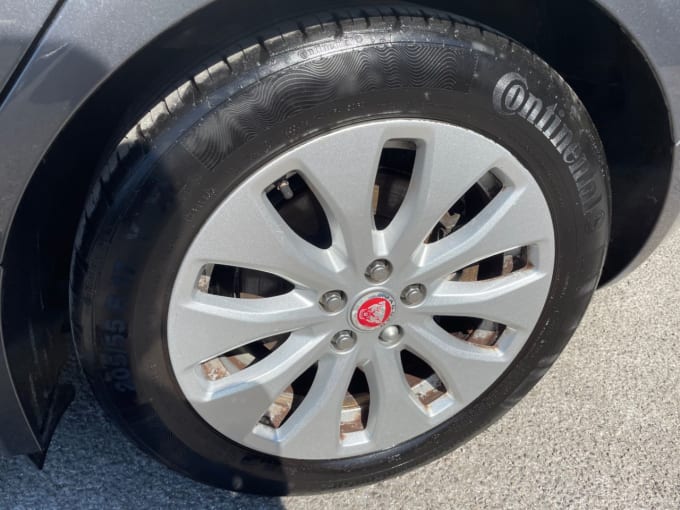 2025 Jaguar Xe
