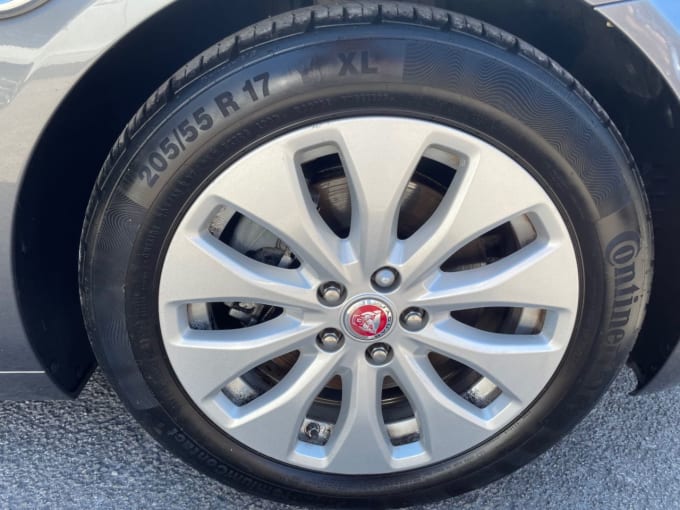 2025 Jaguar Xe