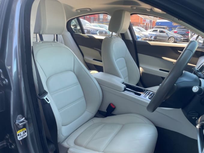 2025 Jaguar Xe