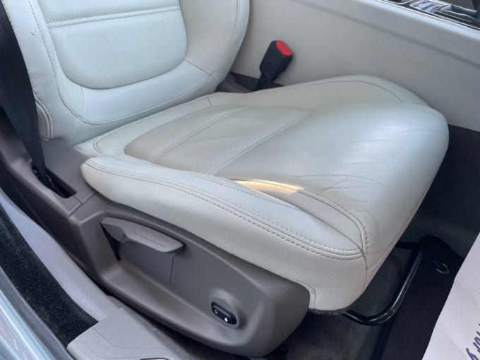2025 Jaguar Xe