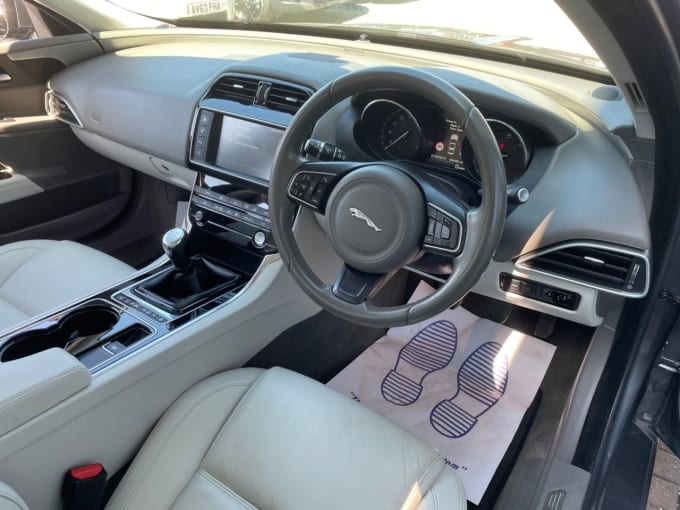 2025 Jaguar Xe