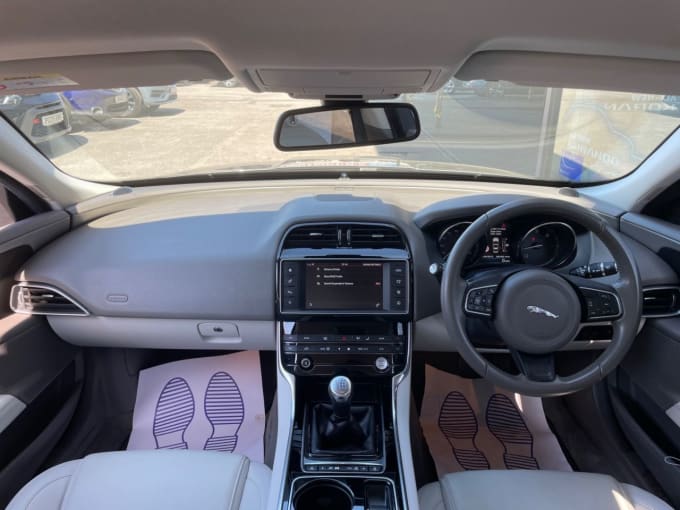 2025 Jaguar Xe