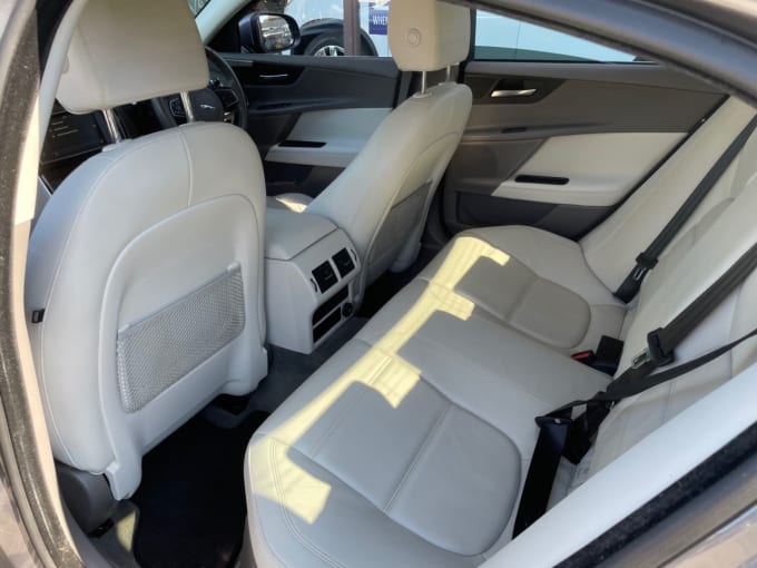 2025 Jaguar Xe
