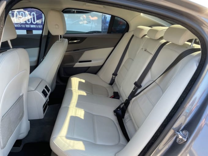 2025 Jaguar Xe