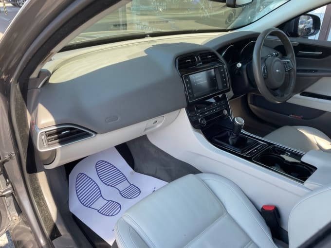 2025 Jaguar Xe