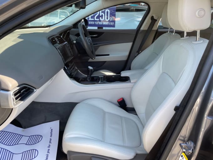 2025 Jaguar Xe