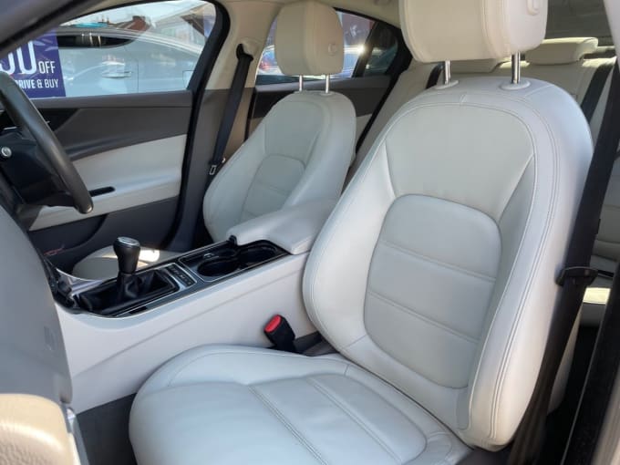 2025 Jaguar Xe