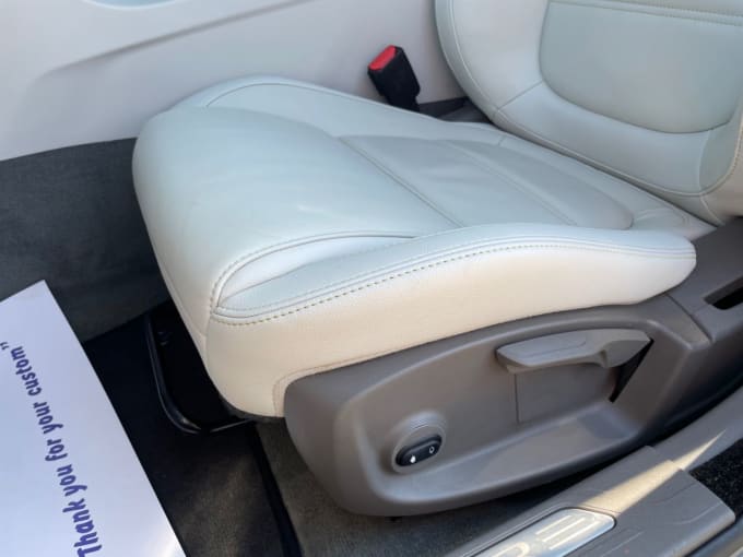 2025 Jaguar Xe