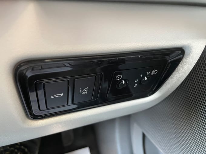 2025 Jaguar Xe