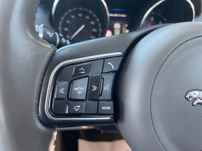 2025 Jaguar Xe