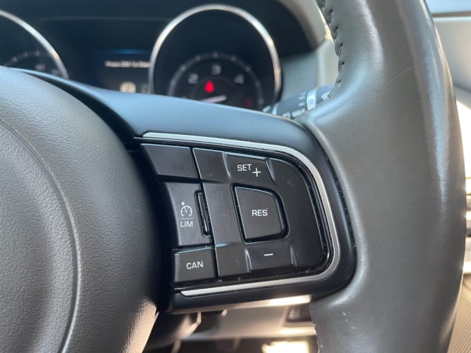 2025 Jaguar Xe