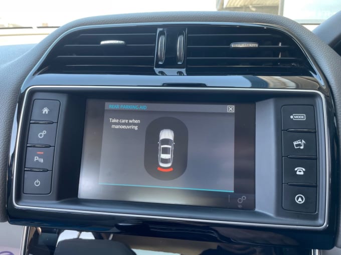 2025 Jaguar Xe