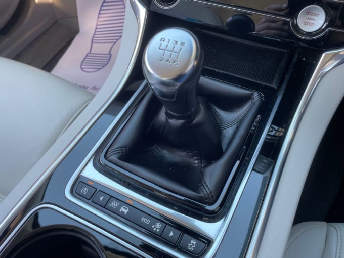 2025 Jaguar Xe