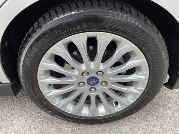2025 Ford C-max