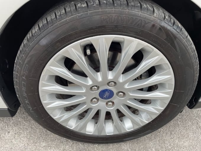 2025 Ford C-max