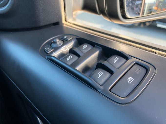 2025 Land Rover Freelander 2