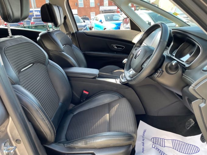 2025 Renault Grand Scenic