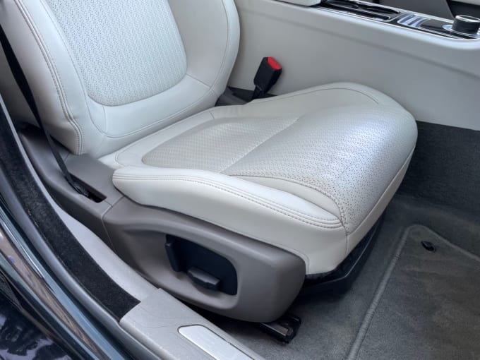 2025 Jaguar Xe