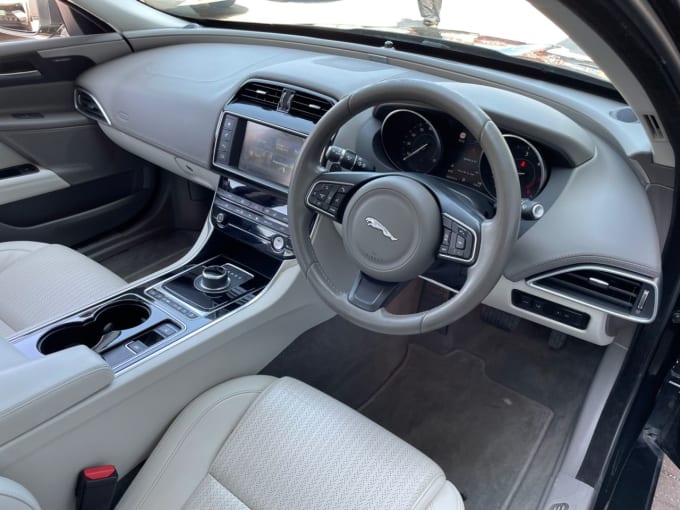 2025 Jaguar Xe