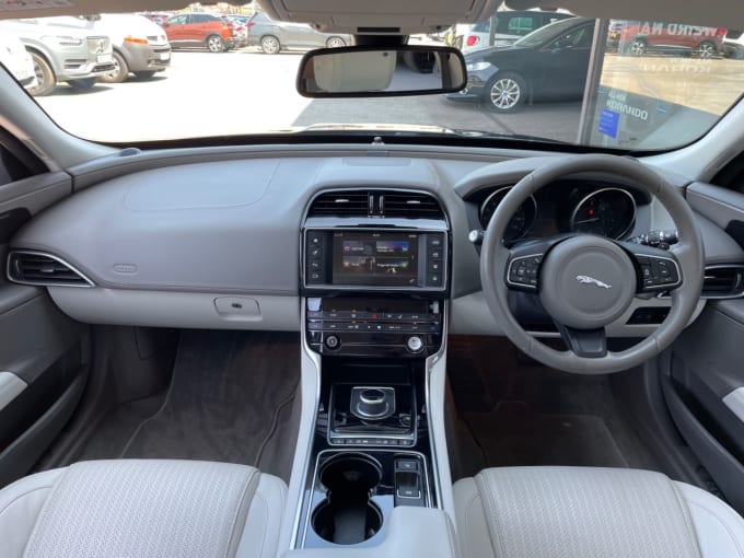 2025 Jaguar Xe