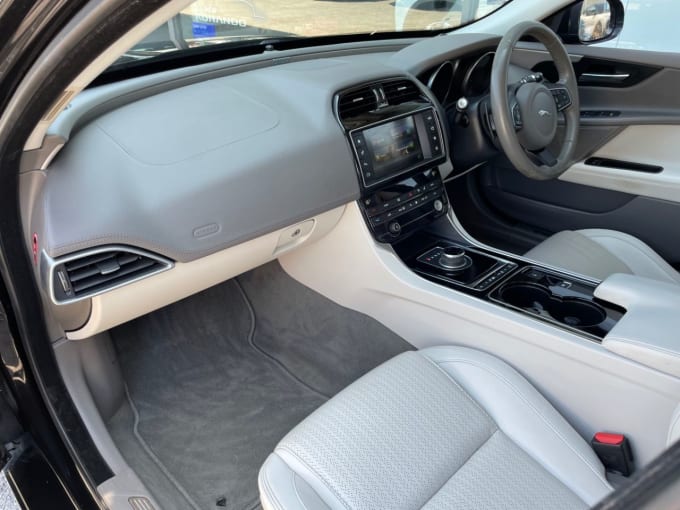 2025 Jaguar Xe