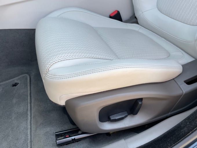2025 Jaguar Xe