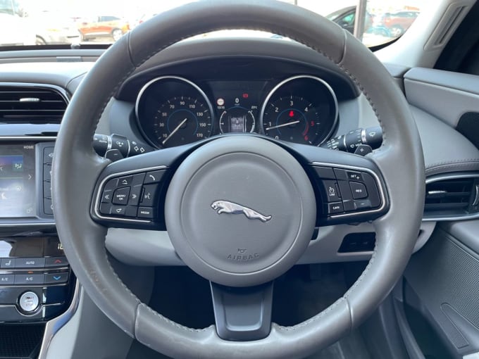 2025 Jaguar Xe