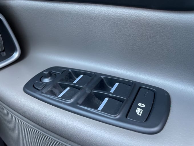 2025 Jaguar Xe