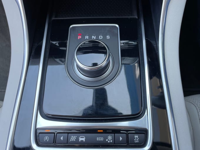 2025 Jaguar Xe