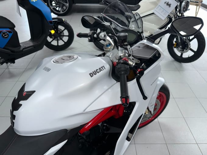 2025 Ducati Supersport S