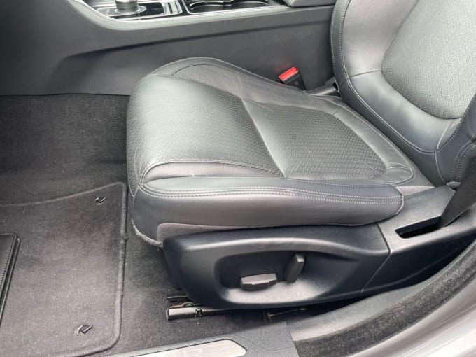 2025 Jaguar Xe
