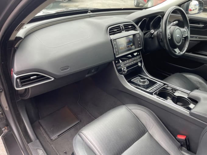 2025 Jaguar Xe