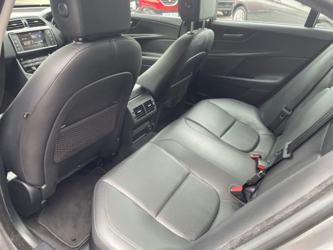 2025 Jaguar Xe