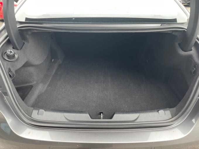 2025 Jaguar Xe