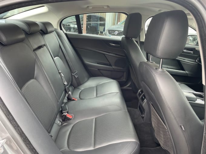 2025 Jaguar Xe