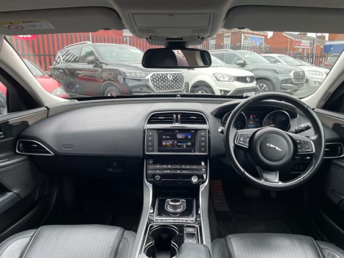 2025 Jaguar Xe