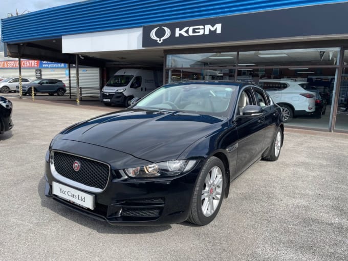 2025 Jaguar Xe