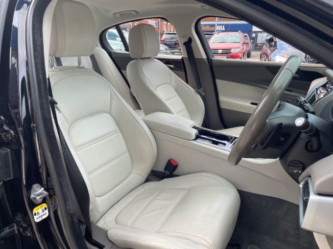 2025 Jaguar Xe