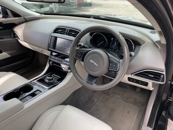 2025 Jaguar Xe