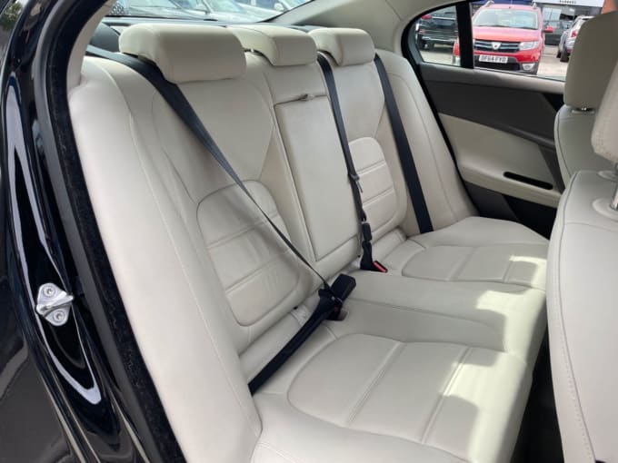 2025 Jaguar Xe